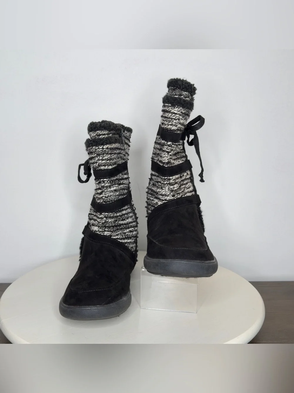 Rocket Dog Black & White Woven Boots - Size 10